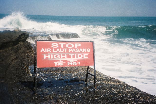 Gelombang laut tinggi